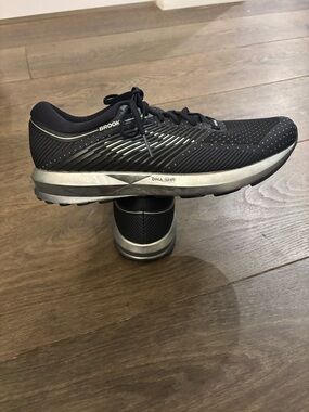 Rooks black men’s athletic Sneakers - Size 10